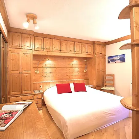 Courchevel: Skis Aux Pieds, 3 Ch, Wifi, Parking, 4 Pers - Fr-1-575-24 アパート *